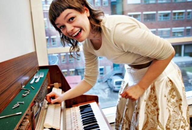 AVGARDE - BERGENS KONSERTSERIE FOR NY MUSIKK: GLENN ERIK HAUGLAND+EIRIK MOLAN+ELSE OLSEN STORESUND OG LEKETØYORKESTER+ RASMUS JØRGENSEN PERFORMANCE