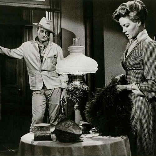 FILM: RIO BRAVO - JOHN WAYNE, DEAN MARTIN OG ANGIE DICKINSON 1959