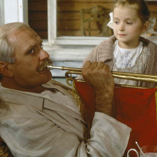 BRENT AV SOLEN - sovjetisk solskinn og forførende skjønnhet